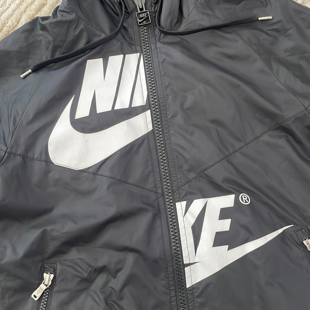 Nike Women's Sportswear Graphic Windrunner Jacket, BLACK, XS - Picture 3 of 13